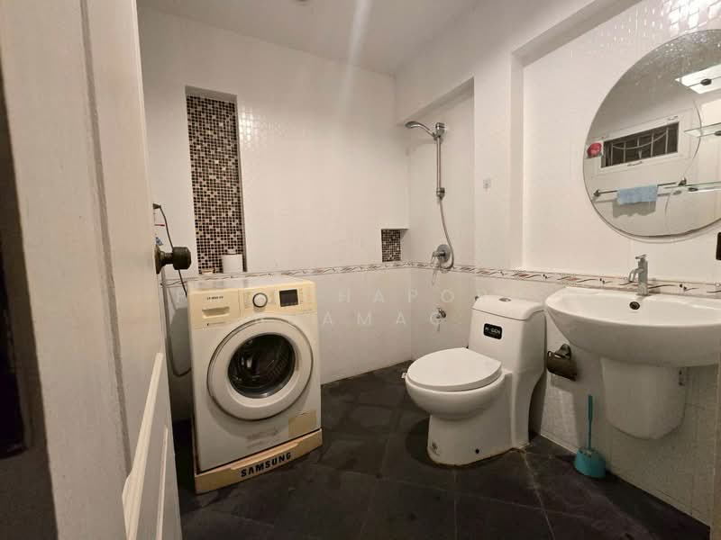 4-BR Townhouse, Bangkok, Khlong Chan, Bang Kapi, Bangkok, 4 Bedrooms, 350 sqm, Townhouse For Rent, by Phitchaporn Buamag, 500248139 - DDproperty.com