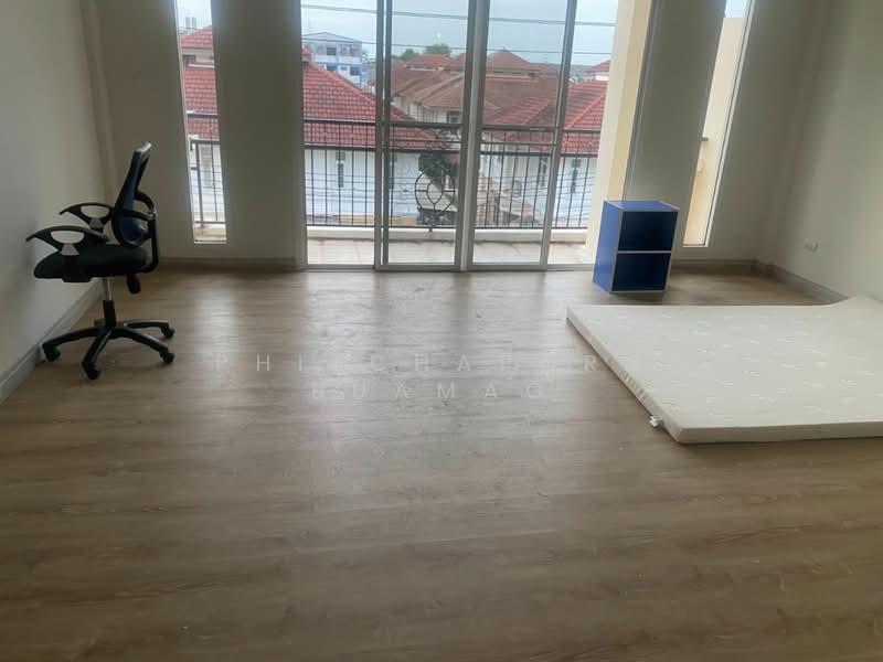 4-BR Townhouse, Bangkok, Khlong Chan, Bang Kapi, Bangkok, 4 Bedrooms, 350 sqm, Townhouse For Rent, by Phitchaporn Buamag, 500248139 - DDproperty.com