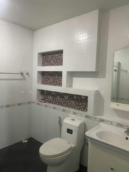 4-BR Townhouse, Bangkok, Khlong Chan, Bang Kapi, Bangkok, 4 Bedrooms, 350 sqm, Townhouse For Rent, by Phitchaporn Buamag, 500248139 - DDproperty.com