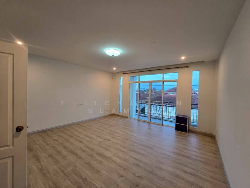 4-BR Townhouse, Bangkok, Khlong Chan, Bang Kapi, Bangkok, 4 Bedrooms, 350 sqm, Townhouse For Rent, by Phitchaporn Buamag, 500248139 - DDproperty.com