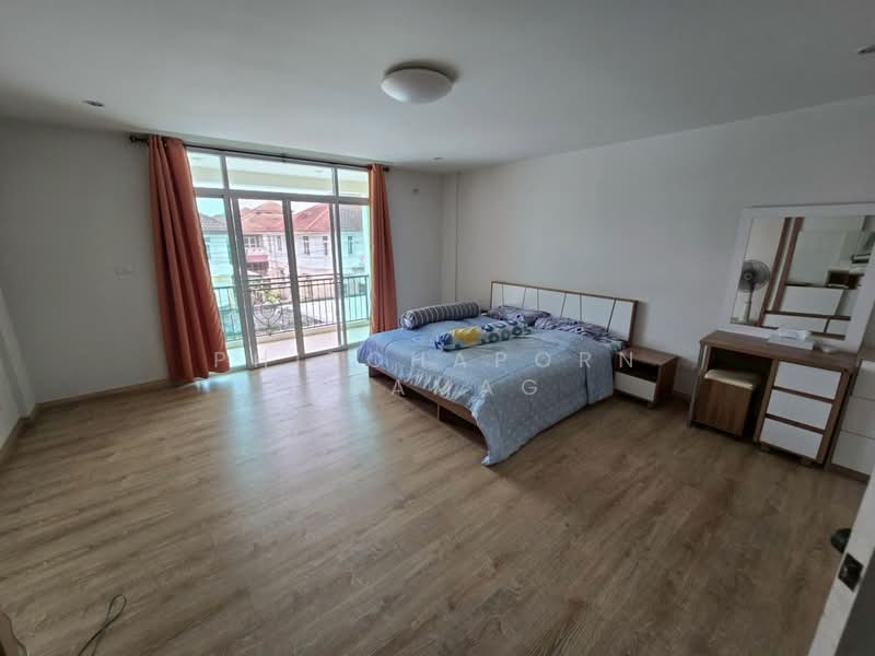 4-BR Townhouse, Bangkok, Khlong Chan, Bang Kapi, Bangkok, 4 Bedrooms, 350 sqm, Townhouse For Rent, by Phitchaporn Buamag, 500248139 - DDproperty.com