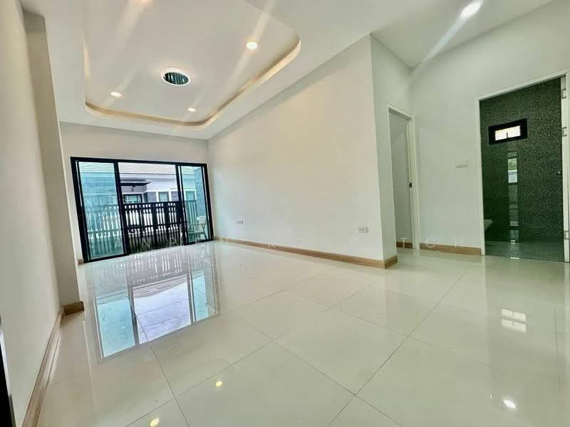 บ้านสร้างใหม่พร้อมอยู่ ซอยวัดจีน, Chon Buri (Pattaya), Surasak, Si Racha, Chon Buri (Pattaya), 3 Bedrooms, 160 sqm, Single Detached House For Sale, by Janpen Konpetch, 500248171 - DDproperty.com