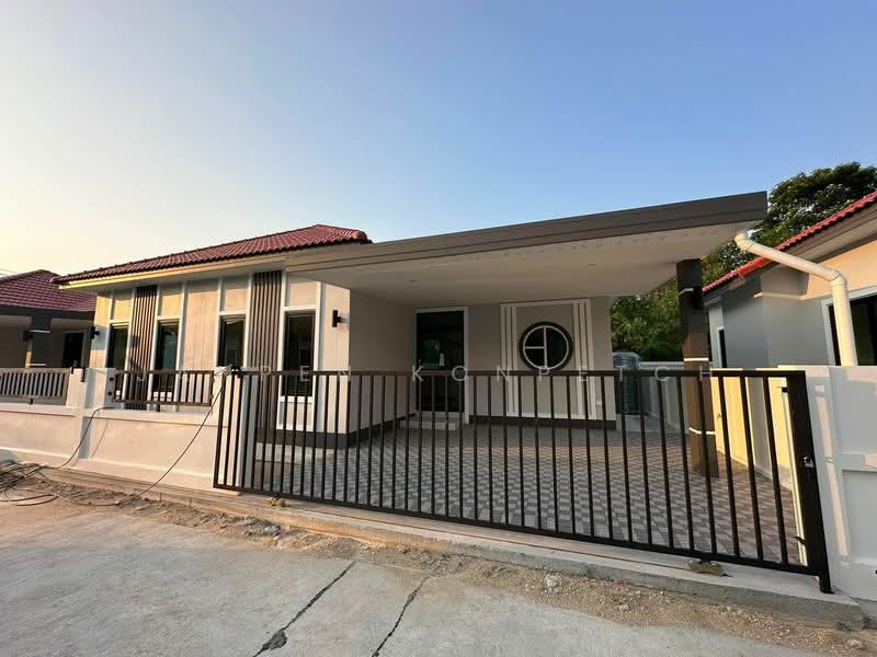 บ้านเดี่ยวทําเลดี 📌พิกัด บึง-ศรีราชา สะดวกสบาย🏠, Chon Buri (Pattaya), Bueng, Si Racha, Chon Buri (Pattaya), 3 Bedrooms, 120 sqm, Single Detached House For Sale, by Janpen Konpetch, 500248205 - DDproperty.com