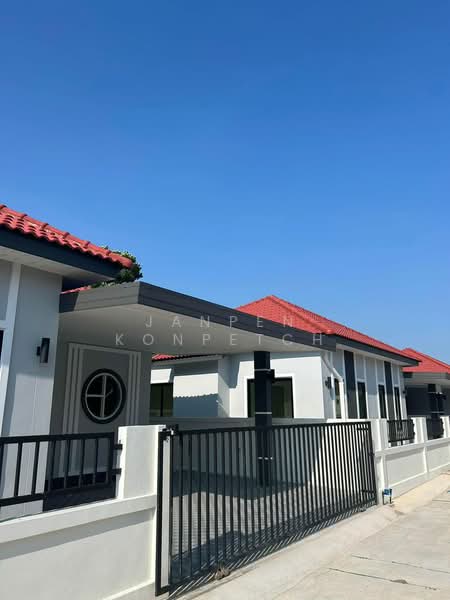บ้านเดี่ยวทําเลดี 📌พิกัด บึง-ศรีราชา สะดวกสบาย🏠, Chon Buri (Pattaya), Bueng, Si Racha, Chon Buri (Pattaya), 3 Bedrooms, 120 sqm, Single Detached House For Sale, by Janpen Konpetch, 500248205 - DDproperty.com