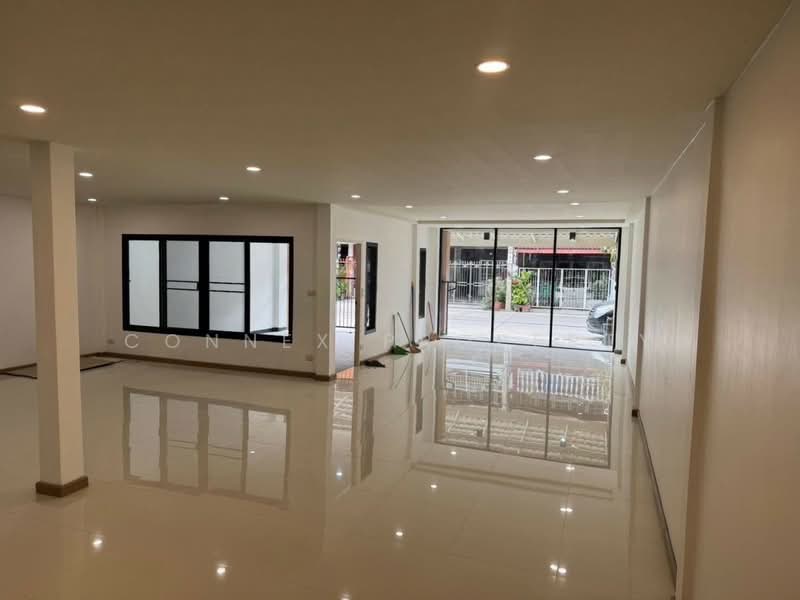 Chat Kaeo Bang Kapi Village, Bangkok, Happyland Road, Khlong Chan, Bang Kapi, Bangkok, 3 Bedrooms, 240 sqm, Townhouse For Sale, by Connex Property, 500248208 - DDproperty.com