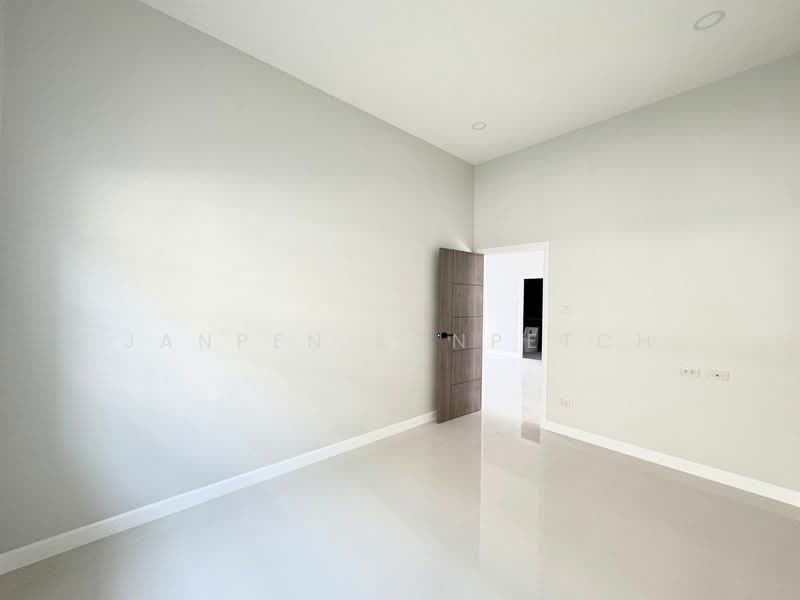 โรงโป๊ะสังกะเปรียว #หนองแขวะ, ชลบุรี, ตะเคียนเตี้ย, บางละมุง, ชลบุรี, 240 ตร.ม., บ้านเดี่ยว ขาย, โดย Janpen Konpetch, 500248220 - DDproperty.com