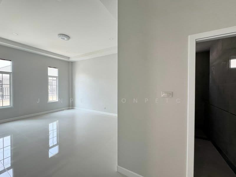 โรงโป๊ะสังกะเปรียว #หนองแขวะ, ชลบุรี, ตะเคียนเตี้ย, บางละมุง, ชลบุรี, 240 ตร.ม., บ้านเดี่ยว ขาย, โดย Janpen Konpetch, 500248220 - DDproperty.com