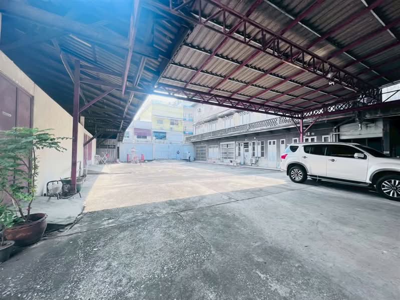 ขาย - ที่ดิน + สิ่งปลูกสร้าง 1 ชั้น 200 ตร.ว. ตรอกโรงเลี้ยงเด็ก ใกล้โรงแรมปรินซ์พาเลซ กรุงเทพ, กรุงเทพ