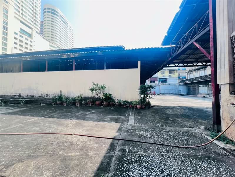 ที่ดิน + สิ่งปลูกสร้าง 1 ชั้น 200 ตร.ว. ตรอกโรงเลี้ยงเด็ก ใกล้โรงแรมปรินซ์พาเลซ กรุงเทพ, Bangkok, ถนนจักรพรรดิพงษ์, Wat Thep Sirin, Pom Prap Sattru Phai, Bangkok, , 800 sqm, Land For Sale, by คุณ พัทธ์ธีรา เจริญธรรม (พัท), 500248325 - DDproperty.com