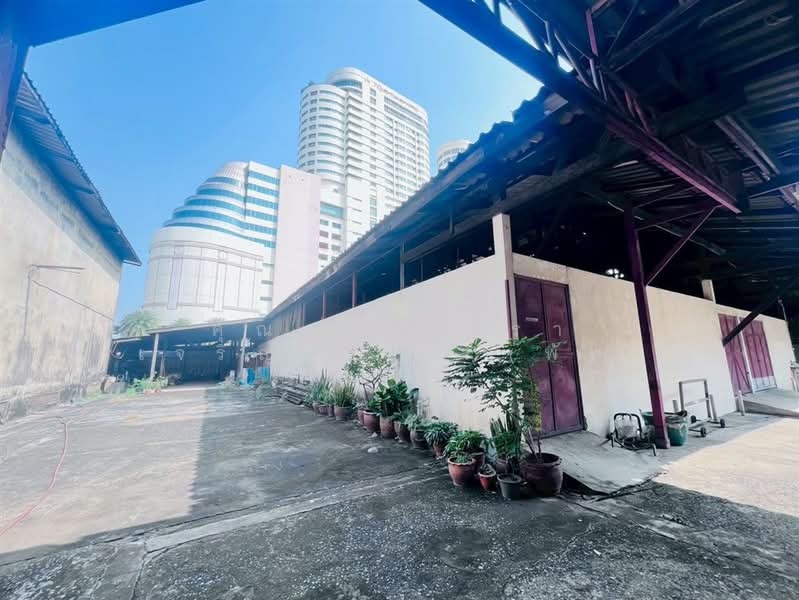 ขาย - ที่ดิน + สิ่งปลูกสร้าง 1 ชั้น 200 ตร.ว. ตรอกโรงเลี้ยงเด็ก ใกล้โรงแรมปรินซ์พาเลซ กรุงเทพ, กรุงเทพ