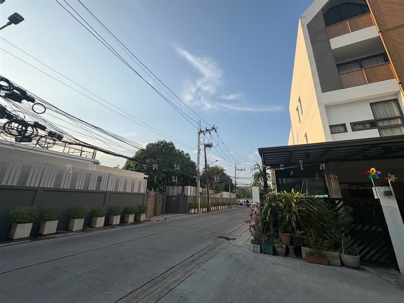 เดอะ ลอฟท์ บาย ไอ-เซน (The Loft by I-ZEN) นาคนิวาส48 แยก14, กรุงเทพ, ถนนลาดพร้าว, ลาดพร้าว, ลาดพร้าว, กรุงเทพ, 200 ตร.ม., ทาวน์เฮ้าส์ ขาย, โดย คุณ รตนพร ตะโส (มาย), 500248402 - DDproperty.com