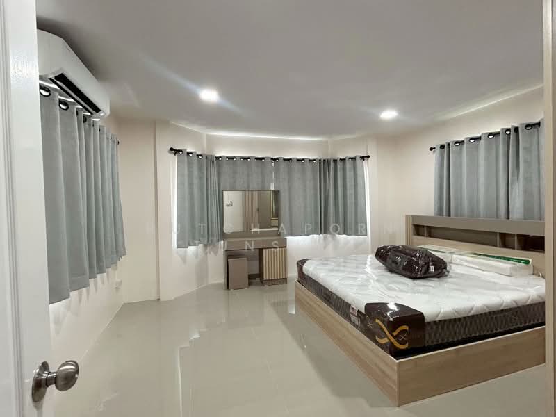 บ้านสวยในโครงการ ให้เช่า – ใกล้มีโชคพลาซ่า เพียง 5 นาที ค่าเช่า 30,000 บาท / เดือน No.5H648, Chiang Mai, San Sai Noi, San Sai, Chiang Mai, 3 Bedrooms, 150 sqm, Single Detached House For Rent, by Rutchaporn Tunsiri, 500248428 - DDproperty.com