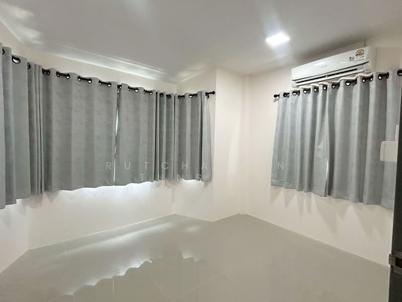 บ้านสวยในโครงการ ให้เช่า – ใกล้มีโชคพลาซ่า เพียง 5 นาที ค่าเช่า 30,000 บาท / เดือน No.5H648, Chiang Mai, San Sai Noi, San Sai, Chiang Mai, 3 Bedrooms, 150 sqm, Single Detached House For Rent, by Rutchaporn Tunsiri, 500248428 - DDproperty.com