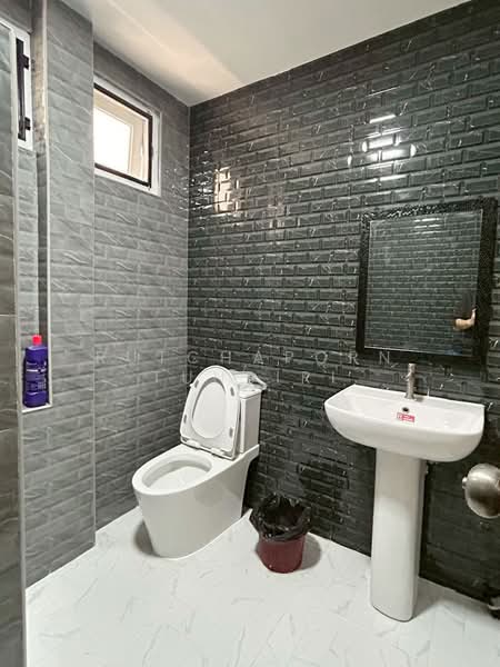 บ้านสวยในโครงการ ให้เช่า – ใกล้มีโชคพลาซ่า เพียง 5 นาที ค่าเช่า 30,000 บาท / เดือน No.5H648, Chiang Mai, San Sai Noi, San Sai, Chiang Mai, 3 Bedrooms, 150 sqm, Single Detached House For Rent, by Rutchaporn Tunsiri, 500248428 - DDproperty.com