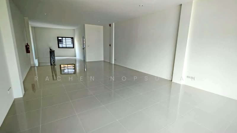 Three-story townhome for sale in the heart of Hat Yai city. 26.3 square wa (approx. 86.2 sq m), Songkhla, ราษฎร์ยินดี, Hat-Yai, Hat Yai, Songkhla, 3 Bedrooms, 243 sqm, Townhouse For Sale, by Rachen Nopsuwan, 500248462 - DDproperty.com