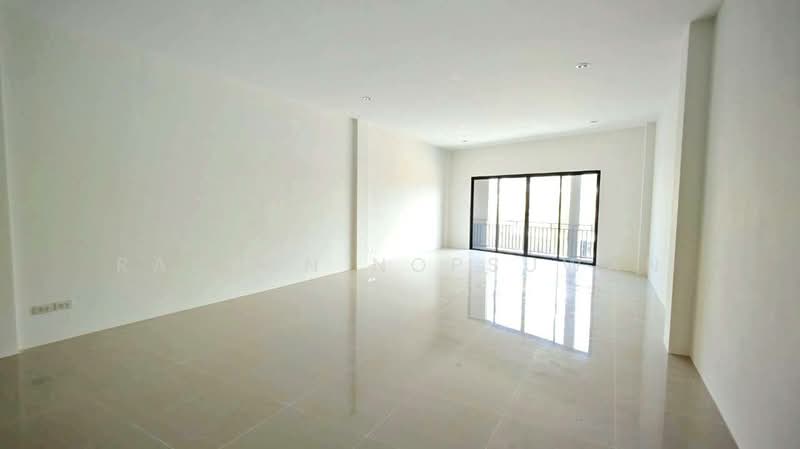 ขาย อาคารพาณิชย์ 3 ชั้น ใจกลางเมืองหาดใหญ่ เนื้อที่ 26.3 ตร.วา เหมาะทำ home Office, คาเฟ่ ขาย 12.9 ล, สงขลา, ราษฎร์ยินดี, หาดใหญ่, สงขลา, 243 ตร.ม., ทาวน์เฮ้าส์ ขาย, โดย Rachen Nopsuwan, 500248462 - DDproperty.com