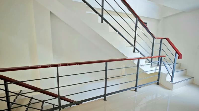 Three-story townhome for sale in the heart of Hat Yai city. 26.3 square wa (approx. 86.2 sq m), Songkhla, ราษฎร์ยินดี, Hat-Yai, Hat Yai, Songkhla, 3 Bedrooms, 243 sqm, Townhouse For Sale, by Rachen Nopsuwan, 500248462 - DDproperty.com