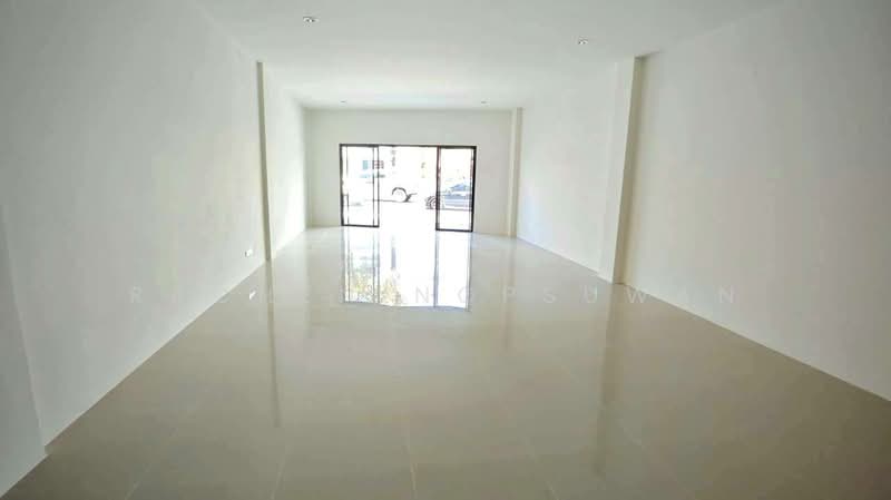 Three-story townhome for sale in the heart of Hat Yai city. 26.3 square wa (approx. 86.2 sq m), Songkhla, ราษฎร์ยินดี, Hat-Yai, Hat Yai, Songkhla, 3 Bedrooms, 243 sqm, Townhouse For Sale, by Rachen Nopsuwan, 500248462 - DDproperty.com