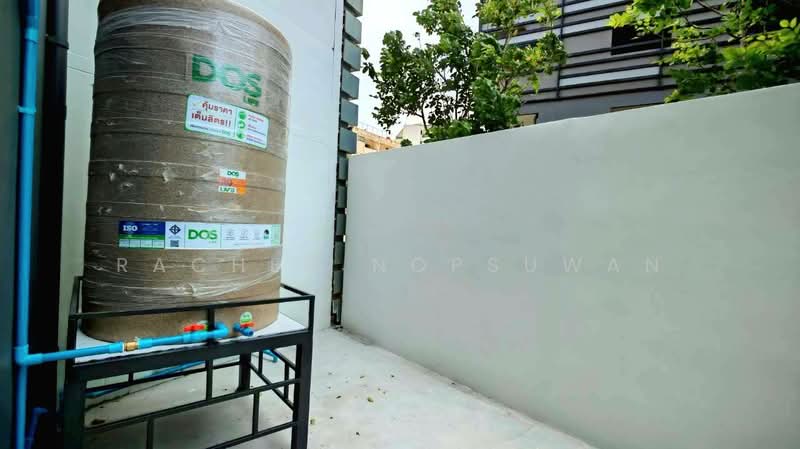 ขาย อาคารพาณิชย์ 3 ชั้น ใจกลางเมืองหาดใหญ่ เนื้อที่ 26.3 ตร.วา เหมาะทำ home Office, คาเฟ่ ขาย 12.9 ล, สงขลา, ราษฎร์ยินดี, หาดใหญ่, สงขลา, 243 ตร.ม., ทาวน์เฮ้าส์ ขาย, โดย Rachen Nopsuwan, 500248462 - DDproperty.com