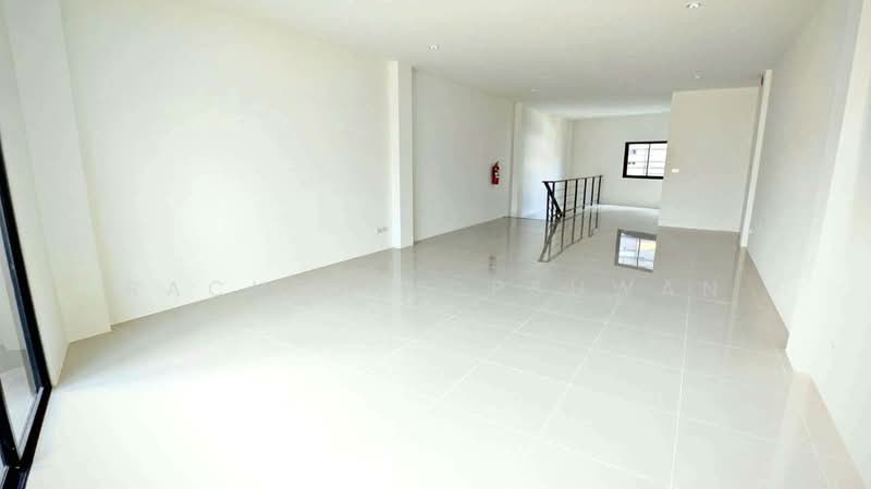 Three-story townhome for sale in the heart of Hat Yai city. 26.3 square wa (approx. 86.2 sq m), Songkhla, ราษฎร์ยินดี, Hat-Yai, Hat Yai, Songkhla, 3 Bedrooms, 243 sqm, Townhouse For Sale, by Rachen Nopsuwan, 500248462 - DDproperty.com