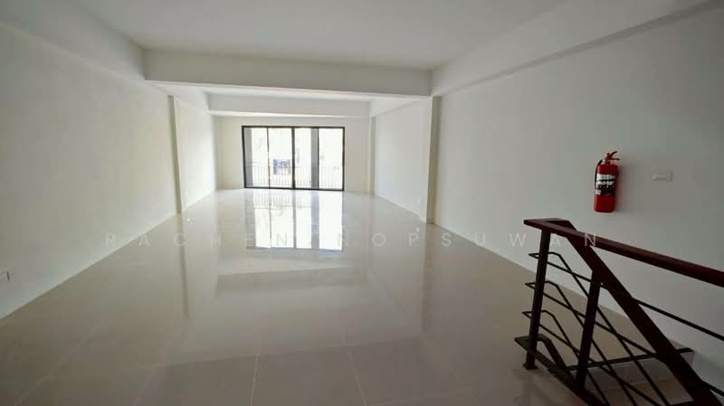 ขาย อาคารพาณิชย์ 3 ชั้น ใจกลางเมืองหาดใหญ่ เนื้อที่ 26.3 ตร.วา เหมาะทำ home Office, คาเฟ่ ขาย 12.9 ล, สงขลา, ราษฎร์ยินดี, หาดใหญ่, สงขลา, 243 ตร.ม., ทาวน์เฮ้าส์ ขาย, โดย Rachen Nopsuwan, 500248462 - DDproperty.com