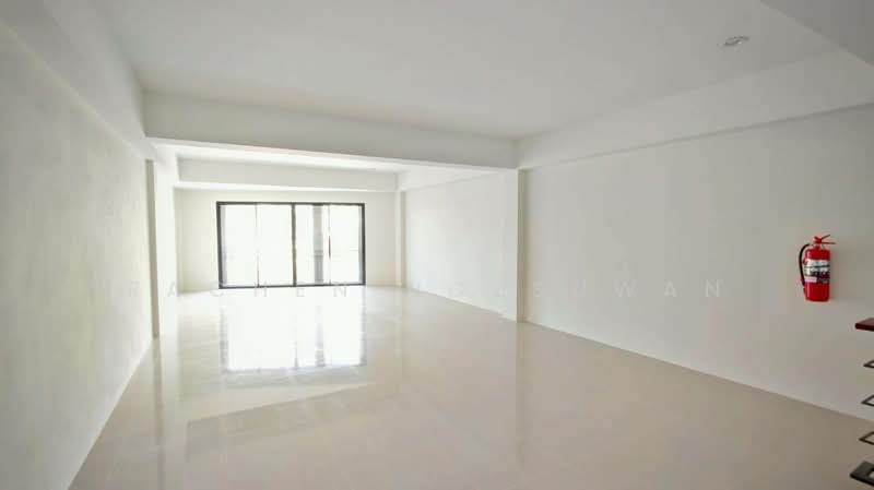 ขาย อาคารพาณิชย์ 3 ชั้น ใจกลางเมืองหาดใหญ่ เนื้อที่ 26.3 ตร.วา เหมาะทำ home Office, คาเฟ่ ขาย 12.9 ล, สงขลา, ราษฎร์ยินดี, หาดใหญ่, สงขลา, 243 ตร.ม., ทาวน์เฮ้าส์ ขาย, โดย Rachen Nopsuwan, 500248462 - DDproperty.com