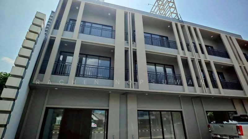 Three-story townhome for sale in the heart of Hat Yai city. 26.3 square wa (approx. 86.2 sq m), Songkhla, ราษฎร์ยินดี, Hat-Yai, Hat Yai, Songkhla, 3 Bedrooms, 243 sqm, Townhouse For Sale, by Rachen Nopsuwan, 500248462 - DDproperty.com