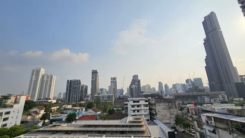 GM Residence, Bangkok, Soi Ekkamai 18, Khlong Tan Nua, Watthana, Bangkok, 2 Bedrooms, 110 sqm, Condo For Rent, by BANGKOK PROPERTY AGENTS, 500248465 - DDproperty.com