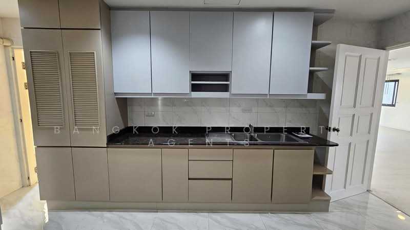 G.P. Grande Tower, Bangkok, 55 Sukhumvit 23, Khlongtoei Nua, Watthana, Bangkok, 4 Bedrooms, 360 sqm, Condo For Rent, by BANGKOK PROPERTY AGENTS, 500248487 - DDproperty.com