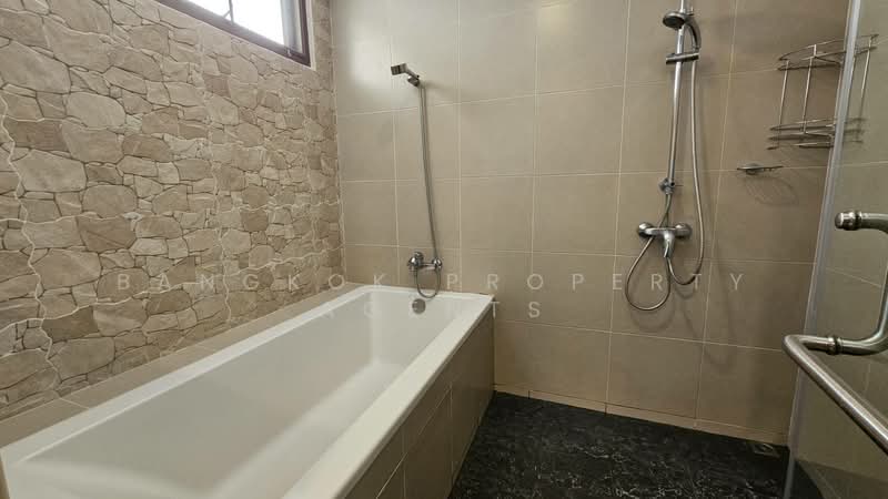 Govind Tower, Bangkok, Soi Sukhumvit 19, Khlongtoei Nua, Watthana, Bangkok, 3 Bedrooms, 360 sqm, Condo For Rent, by BANGKOK PROPERTY AGENTS, 500248491 - DDproperty.com