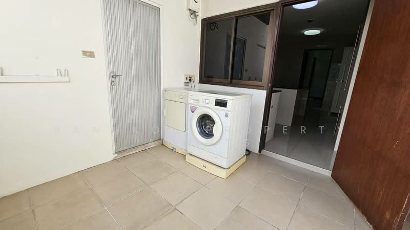 Govind Tower, Bangkok, Soi Sukhumvit 19, Khlongtoei Nua, Watthana, Bangkok, 3 Bedrooms, 360 sqm, Condo For Rent, by BANGKOK PROPERTY AGENTS, 500248491 - DDproperty.com