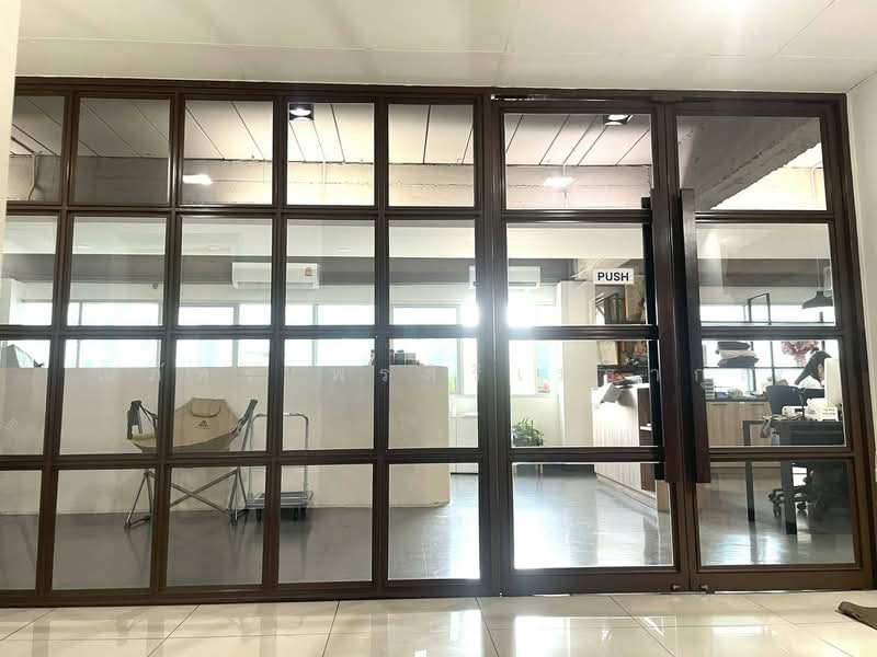 ให้เช่าอาคารพาณิชย์ (ชั้น 3) พร้อมที่จอดรถ พื้นที่ 240 ตรม. ลาดพร้าว กรุงเทพฯ [TO5-040426], กรุงเทพ, ถนนนาคนิวาส, ลาดพร้าว, ลาดพร้าว, กรุงเทพ, 240 ตร.ม., ตึกแถว-อาคารพาณิชย์ ให้เช่า, โดย ณภัทร พรสิริเมธากุล, 500248507 - DDproperty.com