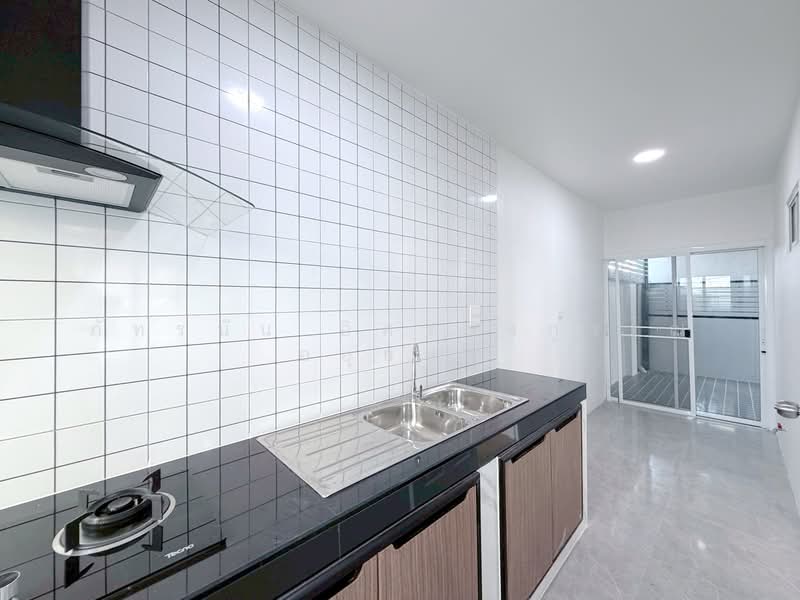 Baan Varapirom Lumlukka-Klong 3, Pathum Thani, Lat Sawai, Lam Luk Ka, Pathum Thani, 3 Bedrooms, 140 sqm, Semi-Detached House (Twin House) For Sale, by ภัทรนัน อิศรางกูร ณ อยุธยา, 500248546 - DDproperty.com