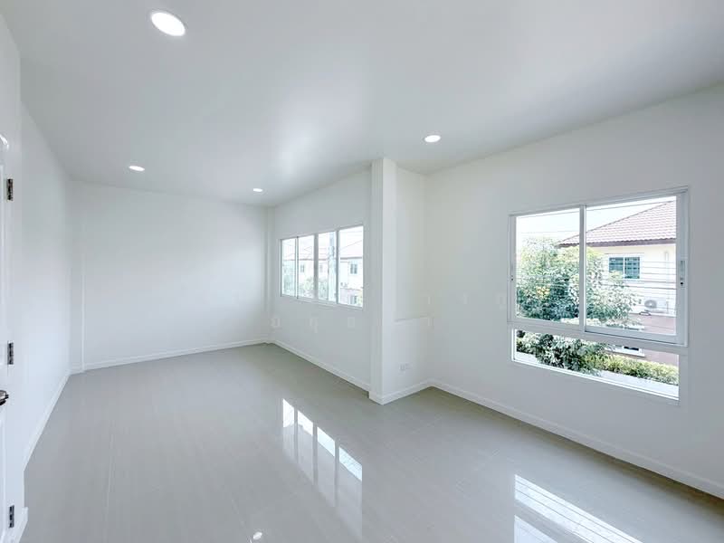 Baan Varapirom Lumlukka-Klong 3, Pathum Thani, Lat Sawai, Lam Luk Ka, Pathum Thani, 3 Bedrooms, 140 sqm, Semi-Detached House (Twin House) For Sale, by ภัทรนัน อิศรางกูร ณ อยุธยา, 500248546 - DDproperty.com