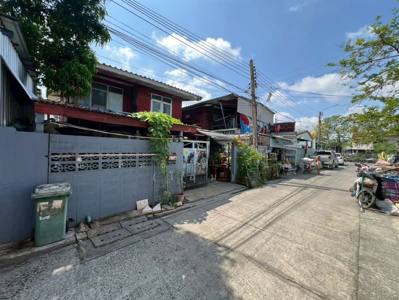 For Sale - ทาวน์เฮ้าส์ 2 ชั้น 30 ตร.ว. ทาวน์เฮ้าส์ ซอยเฉลิมพระเกียรติ ร.9 ซอย28 ถนนเฉลิมพระเกียรติ ร.9, Bangkok