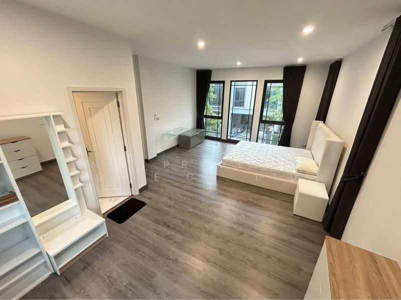 Baan Klang Muang Classe Ratchayothin, Bangkok, Chatuchak, Chatuchak, Bangkok, 3 Bedrooms, 300 sqm, Townhouse For Rent, by NTG Property House Co.,Ltd., 500248563 - DDproperty.com