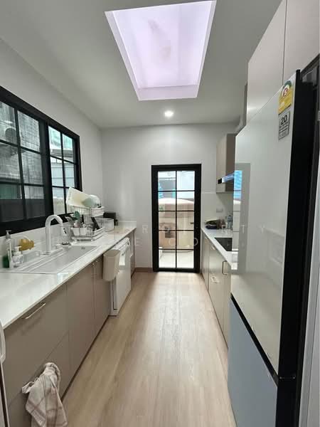 Baan Klang Muang Classe Ratchayothin : บ้านกลางเมือง คลาสเซ่ รัชโยธิน, กรุงเทพ, จตุจักร, จตุจักร, กรุงเทพ, 300 ตร.ม., ทาวน์เฮ้าส์ ให้เช่า, โดย NTG Property House Co.,Ltd., 500248563 - DDproperty.com