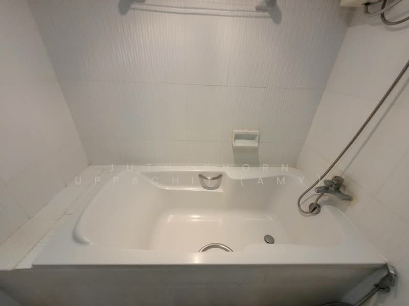 Royal Castle Sukhumvit, Bangkok, 30 Soi Sukhumvit 39, Khlongtoei Nua, Watthana, Bangkok, 3 Bedrooms, 165 sqm, Condo For Rent, by Juthabhorn Uppachit (Amy), 500248574 - DDproperty.com