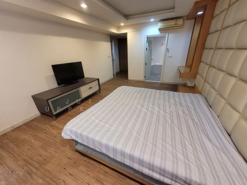 Royal Castle Sukhumvit, Bangkok, 30 Soi Sukhumvit 39, Khlongtoei Nua, Watthana, Bangkok, 3 Bedrooms, 165 sqm, Condo For Rent, by Juthabhorn Uppachit (Amy), 500248574 - DDproperty.com