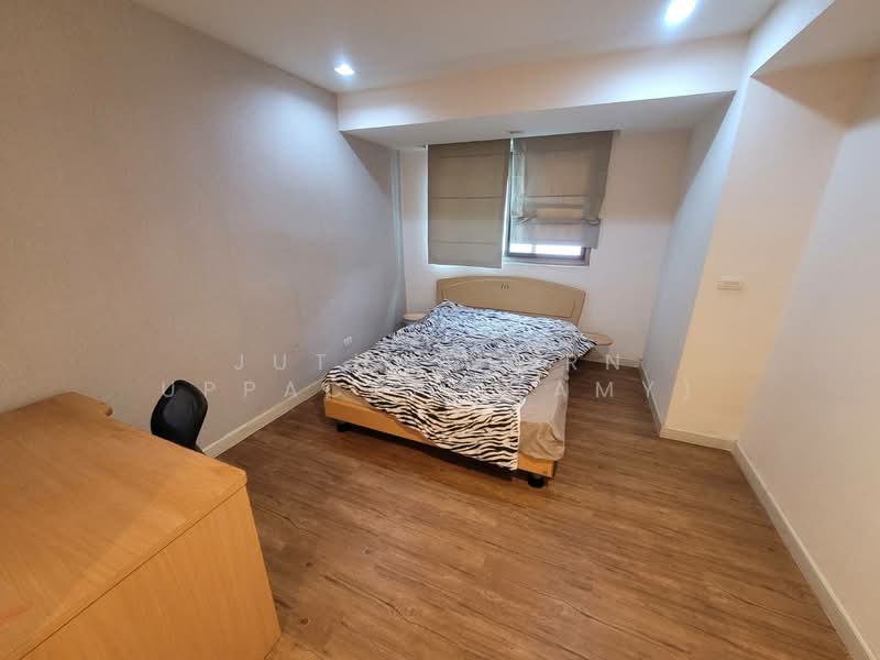 Royal Castle Sukhumvit, Bangkok, 30 Soi Sukhumvit 39, Khlongtoei Nua, Watthana, Bangkok, 3 Bedrooms, 165 sqm, Condo For Rent, by Juthabhorn Uppachit (Amy), 500248574 - DDproperty.com