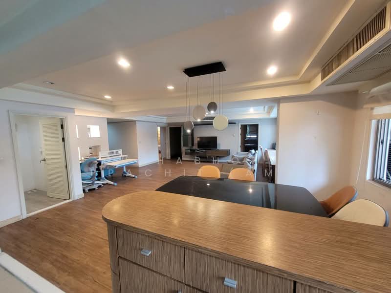 Royal Castle Sukhumvit, Bangkok, 30 Soi Sukhumvit 39, Khlongtoei Nua, Watthana, Bangkok, 3 Bedrooms, 165 sqm, Condo For Rent, by Juthabhorn Uppachit (Amy), 500248574 - DDproperty.com