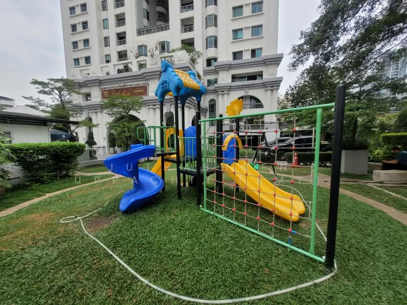 Royal Castle Sukhumvit, Bangkok, 30 Soi Sukhumvit 39, Khlongtoei Nua, Watthana, Bangkok, 3 Bedrooms, 165 sqm, Condo For Rent, by Juthabhorn Uppachit (Amy), 500248574 - DDproperty.com