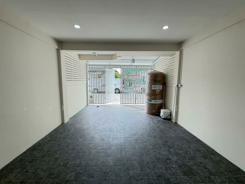 ทาวน์เฮาส์ 2 ชั้น ซอยเสนานิคม1 ถนนเสนานิคม1 ซ.35 ลาดปลาเค้า แขวงลาดพร้าว เขตลาดพร้าว, Bangkok, เสนานิคม1, Lat Phrao, Lat Phrao, Bangkok, 2 Bedrooms, 80 sqm, Townhouse For Sale, by นภัสศรณ์ วงศ์สินไทยกร (นันท์), 500248586 - DDproperty.com