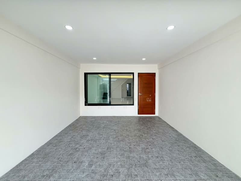 ทาวน์เฮาส์ 2 ชั้น ซอยเสนานิคม1 ถนนเสนานิคม1 ซ.35 ลาดปลาเค้า แขวงลาดพร้าว เขตลาดพร้าว, Bangkok, เสนานิคม1, Lat Phrao, Lat Phrao, Bangkok, 2 Bedrooms, 80 sqm, Townhouse For Sale, by นภัสศรณ์ วงศ์สินไทยกร (นันท์), 500248586 - DDproperty.com