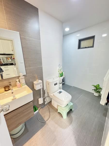 ให้เช่าบ้านแฝด ม.มณีรินทร์มิดทาวน์ บางพระ ศรีราชา, Chon Buri (Pattaya), Bang Phra, Si Racha, Chon Buri (Pattaya), 3 Bedrooms, 150 sqm, Semi-Detached House (Twin House) For Rent, by Dusit Saengfa, 500248608 - DDproperty.com