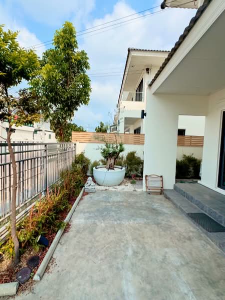 ให้เช่าบ้านแฝด ม.มณีรินทร์มิดทาวน์ บางพระ ศรีราชา, Chon Buri (Pattaya), Bang Phra, Si Racha, Chon Buri (Pattaya), 3 Bedrooms, 150 sqm, Semi-Detached House (Twin House) For Rent, by Dusit Saengfa, 500248608 - DDproperty.com