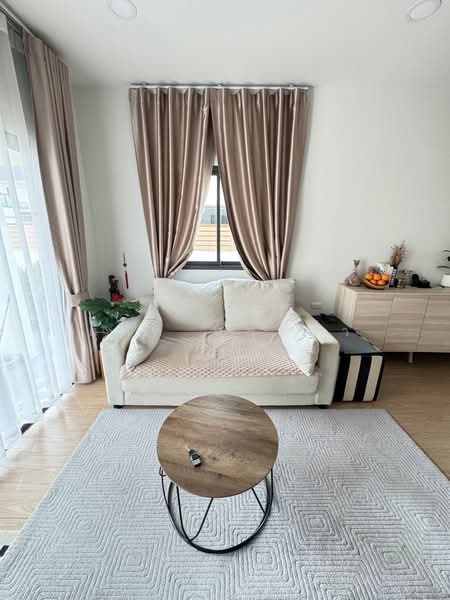 ให้เช่าบ้านแฝด ม.มณีรินทร์มิดทาวน์ บางพระ ศรีราชา, Chon Buri (Pattaya), Bang Phra, Si Racha, Chon Buri (Pattaya), 3 Bedrooms, 150 sqm, Semi-Detached House (Twin House) For Rent, by Dusit Saengfa, 500248608 - DDproperty.com