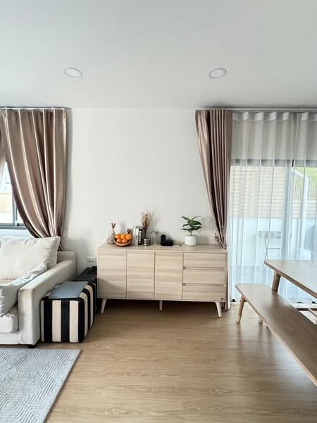 ให้เช่าบ้านแฝด ม.มณีรินทร์มิดทาวน์ บางพระ ศรีราชา, Chon Buri (Pattaya), Bang Phra, Si Racha, Chon Buri (Pattaya), 3 Bedrooms, 150 sqm, Semi-Detached House (Twin House) For Rent, by Dusit Saengfa, 500248608 - DDproperty.com