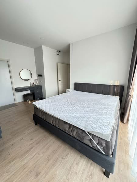 ให้เช่าบ้านแฝด ม.มณีรินทร์มิดทาวน์ บางพระ ศรีราชา, Chon Buri (Pattaya), Bang Phra, Si Racha, Chon Buri (Pattaya), 3 Bedrooms, 150 sqm, Semi-Detached House (Twin House) For Rent, by Dusit Saengfa, 500248608 - DDproperty.com