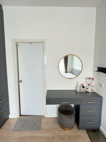 ให้เช่าบ้านแฝด ม.มณีรินทร์มิดทาวน์ บางพระ ศรีราชา, Chon Buri (Pattaya), Bang Phra, Si Racha, Chon Buri (Pattaya), 3 Bedrooms, 150 sqm, Semi-Detached House (Twin House) For Rent, by Dusit Saengfa, 500248608 - DDproperty.com